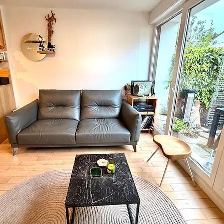 Duplex With Garden, Right Next To Paris - Metro 11 Appartement *