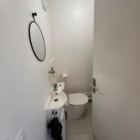 Duplex With Garden, Right Next To Paris - Metro 11 Appartement *